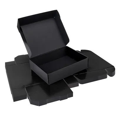 Svarta korrugerade brevlådor